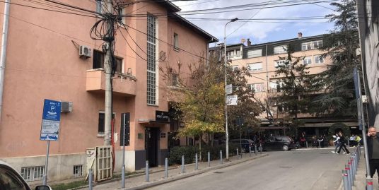 Zyre me Qira në Qendër Afër Restorant Pishat
