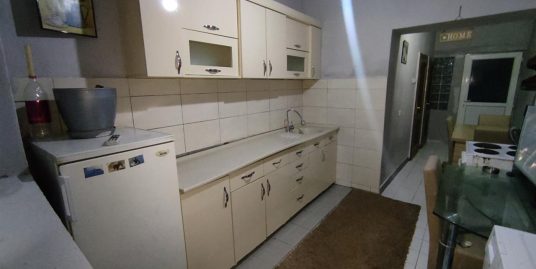 Shtëpi me Qira në Pejton