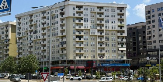 Zyre me Qira në Rrugën B te Maxi 24H