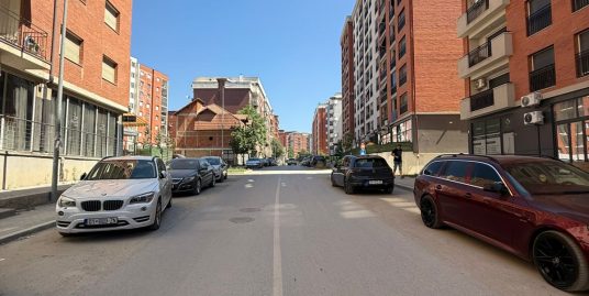 Shitet Banesa në Mat Afër Rrugës B dhe Rrugës A