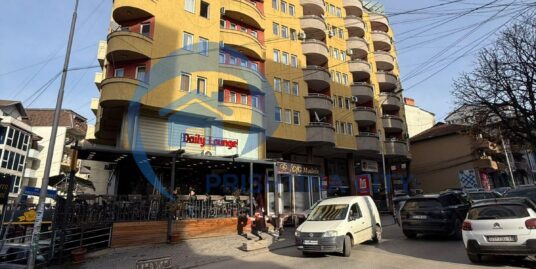 Shitet Banesa në Qendër Afër Parkut Qytetit