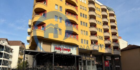 Shitet Banesa në Qendër Afër Parkut Qytetit