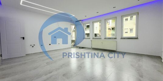 Shitet Banesa në Qendër Afër Parkut Qytetit