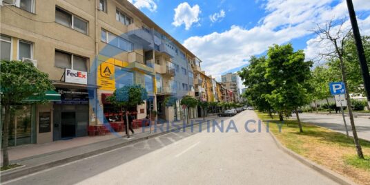 Zyrë me Qira në Qendër Përball Hotel Grandit