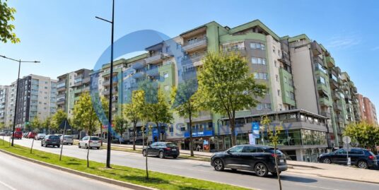 PentHouse me Qira për Zyre në Rrugën B